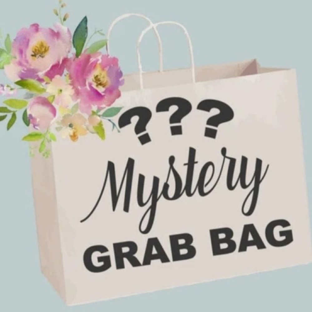 ✨A GIRLY MYSTERY BUNDLE OF TREASURES✨ - Picture 5 of 9